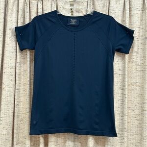 Athleta Foothill Short Sleeve Seamless Perforated Tee - Medium